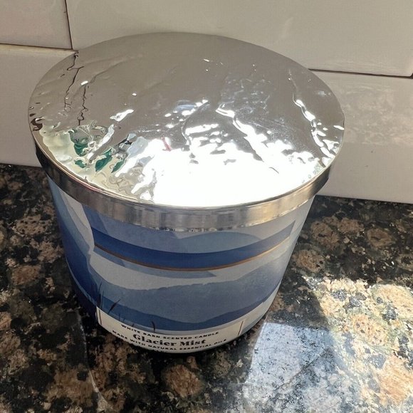 New BATH & BODY WORKS 3-WICK Candle GLACIER MIST - Picture 4 of 4